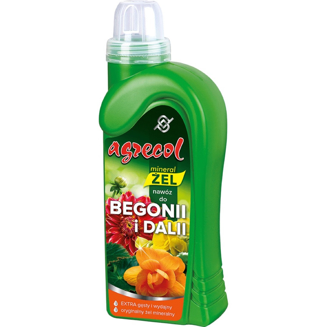 Zielona butelka Agrecol Mineral żel nawóz do begonii i dalii 0,5 l z miarką w nakrętce na białym tle