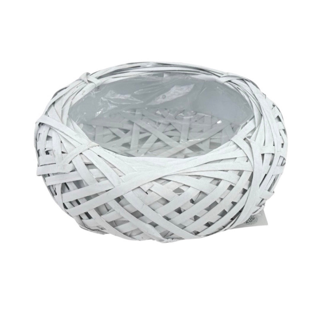 Biała okrągła osłonka Beret Ecodeco z taśmy rattanowej, średnica 30 cm