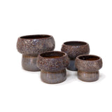 Komplet czterech ceramicznych osłonek Echo CD002 w antycznym brązie, o chropowatej szkliwionej górnej części i gładkim cokole