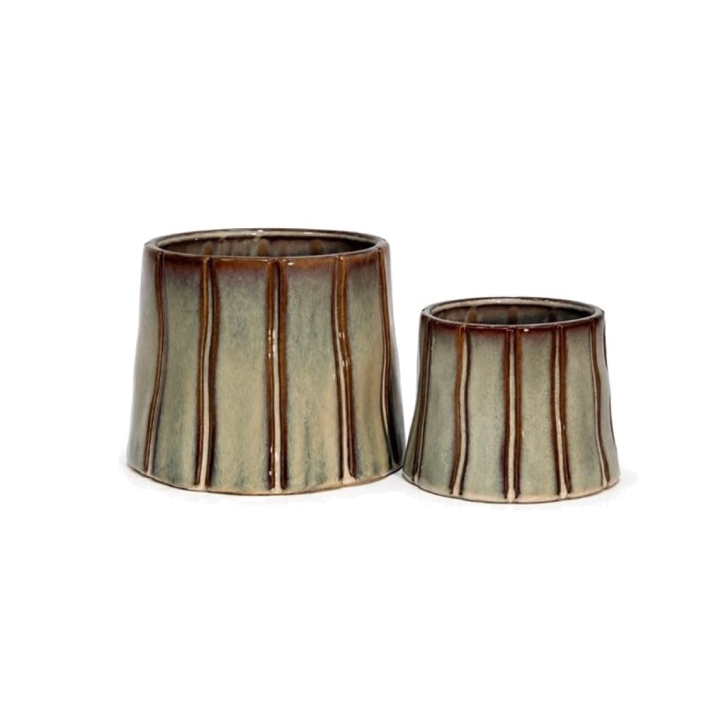 Komplet dwóch ceramicznych osłonek Echo CD23130 z pionowymi żebrami, glazura w odcieniach oliwki i brązu, na białym tle