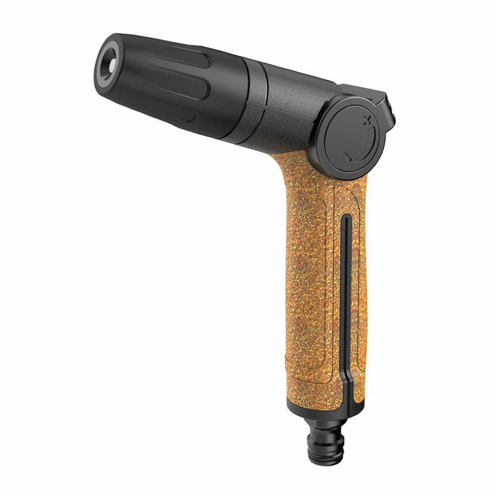 Pistolet zraszający Retro Cork Ramp z czarną głowicą i korkową rękojeścią na białym tle