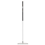 Grabie uniwersalne Fiskars X-series M z 13 zębami i aluminiowym trzonkiem na białym tle