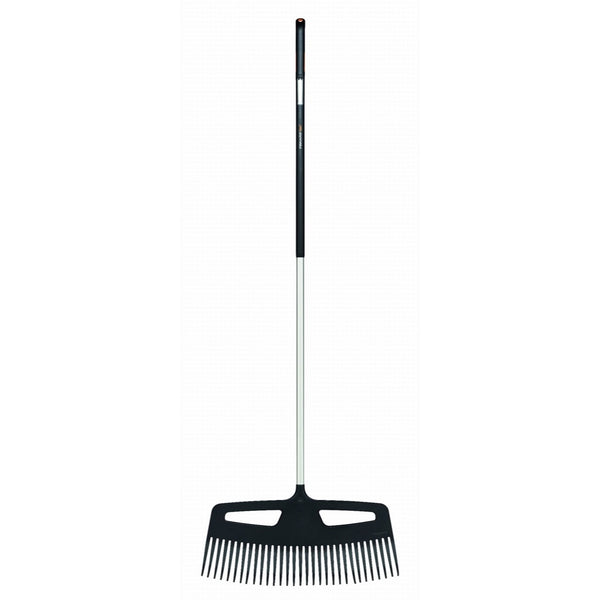 Grabie do liści Fiskars X-series XXL widok z przodu, głowica z zębami 3D