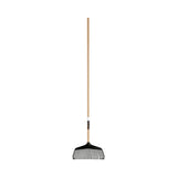 Grabie do liści Fiskars Solid L23 w pionie, widok całości na białym tle
