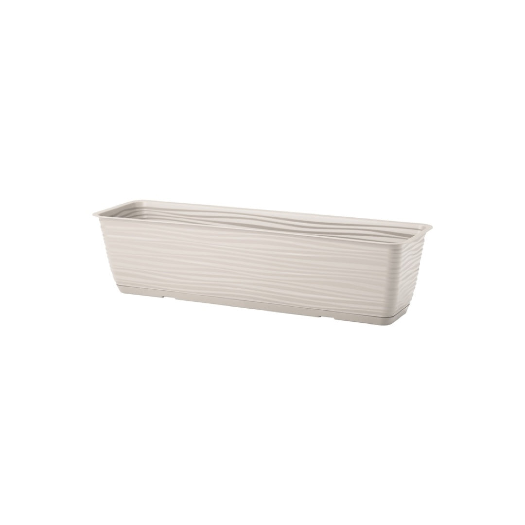 Jasnoszara skrzynka balkonowa Sahara z podstawką Form-Plastic, 60 cm, na białym tle
