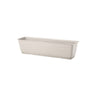 Jasnoszara skrzynka balkonowa Sahara z podstawką Form-Plastic, 60 cm, na białym tle