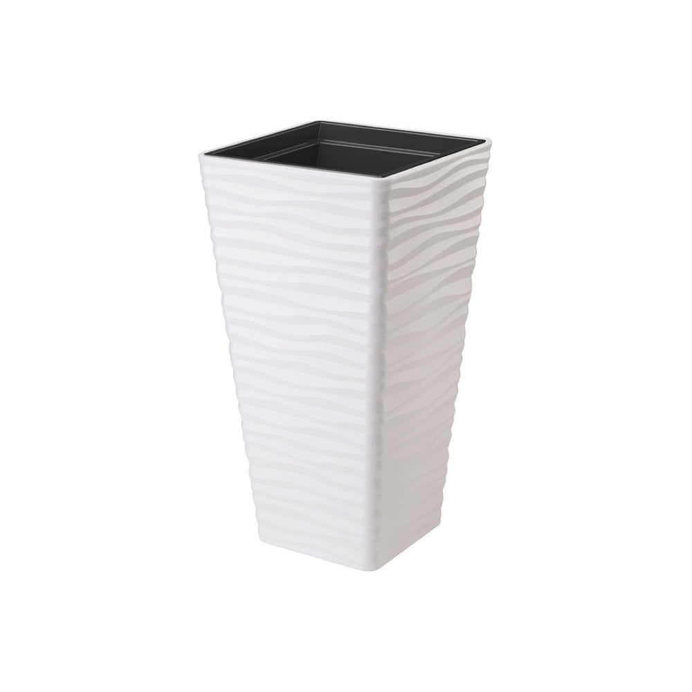 Biała wysoka kwadratowa donica Sahara Dunes Slim Kwadrat 40 cm Form-Plastic z falistą fakturą