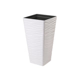 Biała wysoka kwadratowa donica Sahara Dunes Slim Kwadrat 40 cm Form-Plastic z falistą fakturą