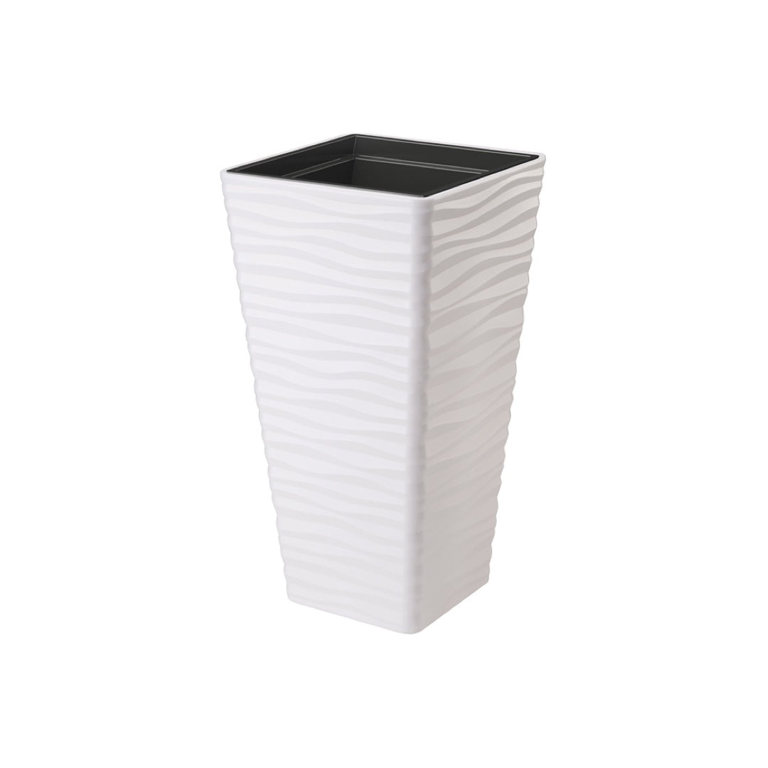 Biała wysoka kwadratowa donica Sahara Dunes Slim Kwadrat 40 cm Form-Plastic z falistą fakturą
