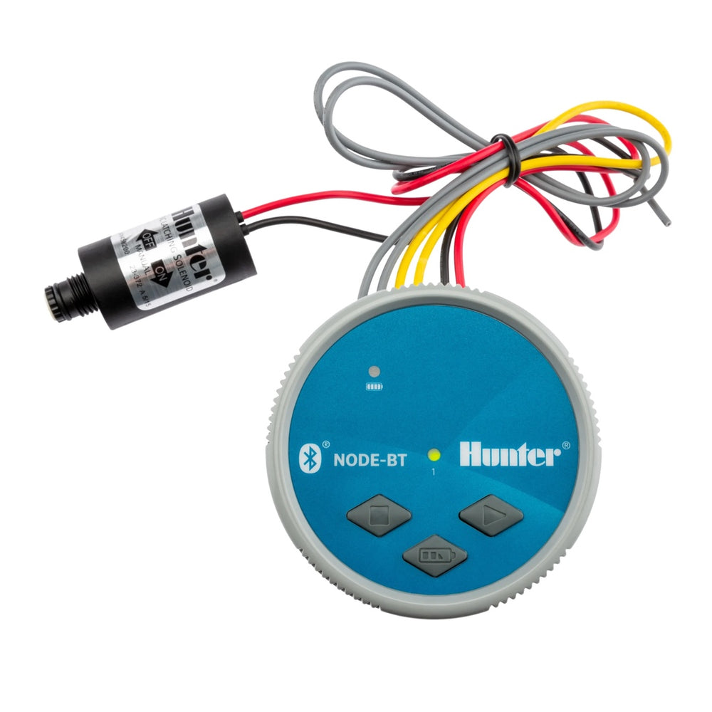 Sterownik bateryjny Hunter NODE-100 BT z solenoidem i przewodami na białym tle