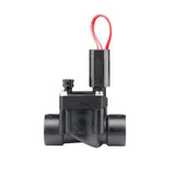 Elektrozawór Hunter PGV-100-GB 1 cal z czerwoną cewką 24 V na białym tle
