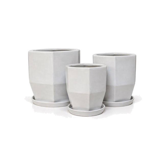 Komplet trzech ceramicznych donic Shalin HX678 w kolorze białym, o geometrycznym kształcie, z podstawkami
