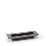 Czarna płaska ikebana Lamela 390 x 170 mm na białym tle