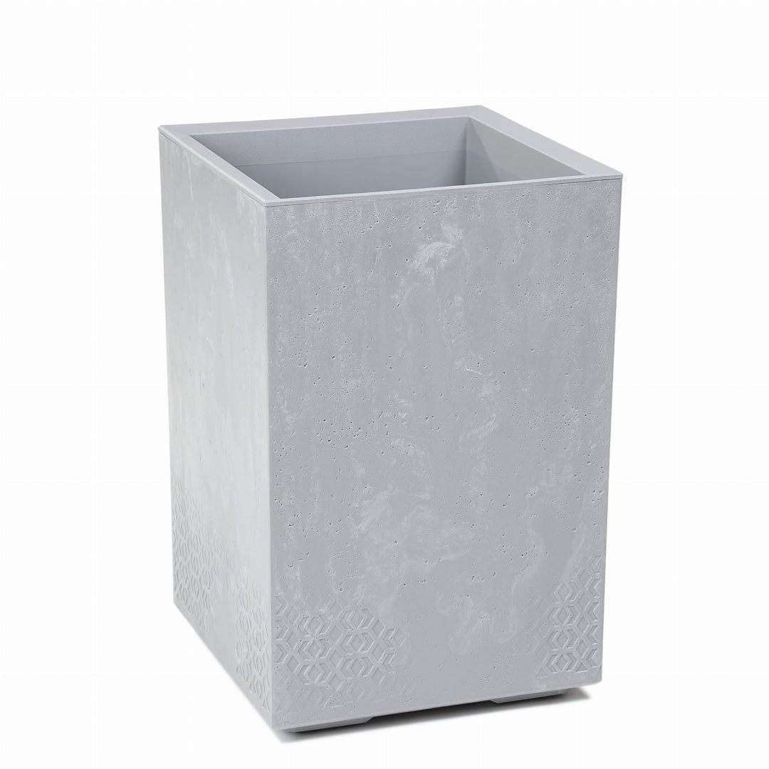 Wysoki kwietnik Karo Eco Recycled Lamela 40 x 40 x 60 cm w kolorze szary beton na białym tle