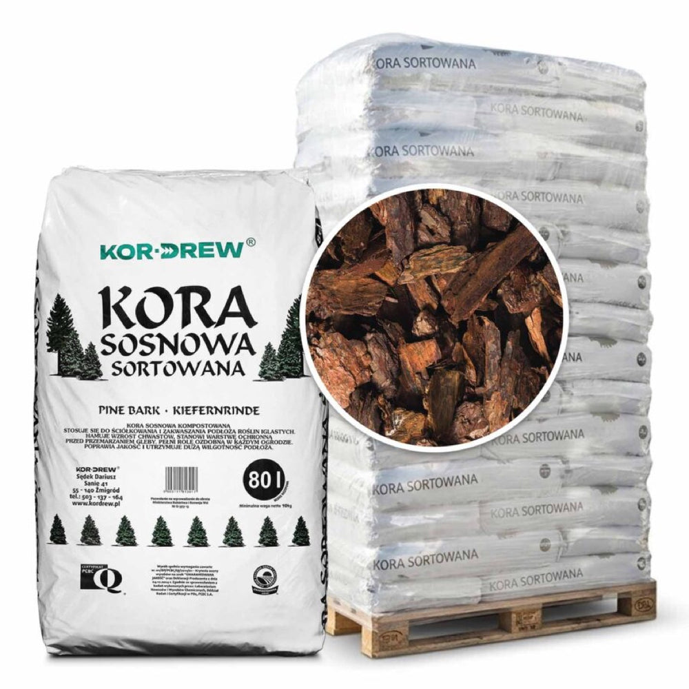 Kora sosnowa sortowana Kor-Drew 80 l, frakcja gruba 5-10 cm, worek i paleta na białym tle
