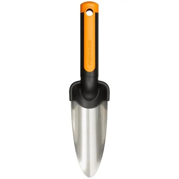 Wąska łopatka ogrodowa Fiskars Premium z pomarańczowo-czarną rączką i stalowym ostrzem