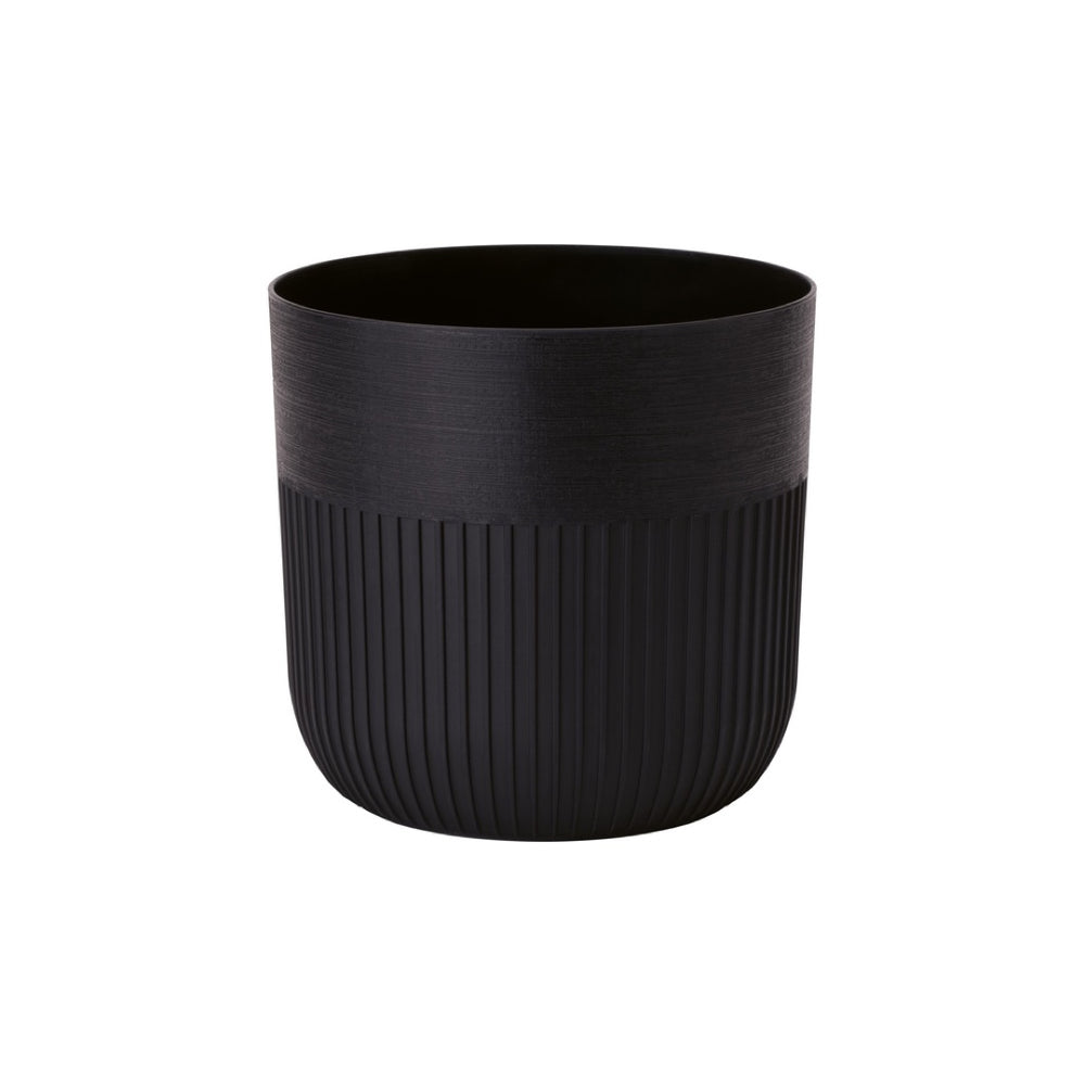 Osłonka Luca Petit Form-Plastic w kolorze głębokiej czerni na białym tle