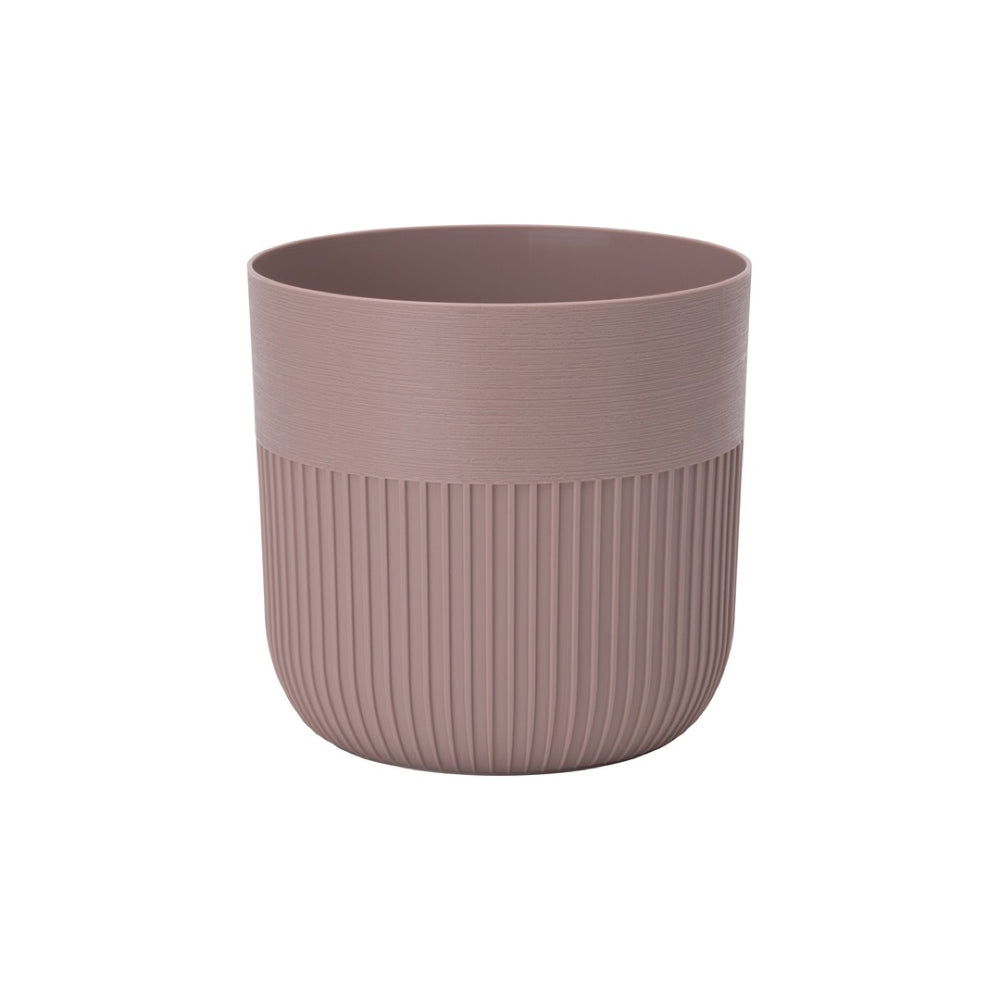 Osłonka Luca Petit Form-Plastic w kolorze mlecznego kakao na białym tle