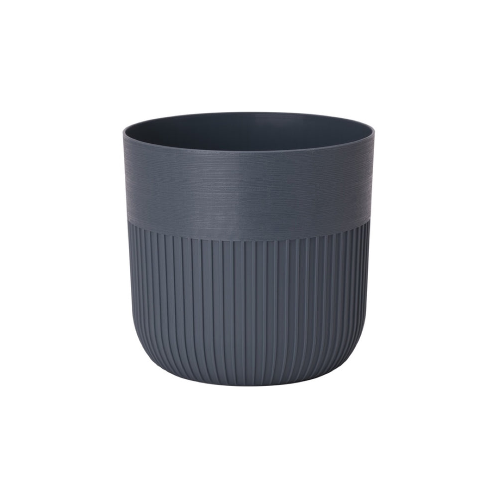 Osłonka Luca Petit Form-Plastic w kolorze stalowego niebieskiego na białym tle