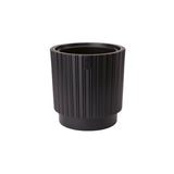 Osłonka Mika Cyli 30 Form-Plastic w kolorze głębokiej czerni na białym tle