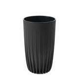 Czarna wysoka donica Mira Eco Recycled Lamela z wkładem na białym tle