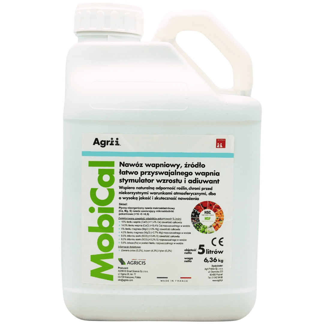 Kanister nawozu wapniowego MobiCal 5 l firmy Agrii na białym tle