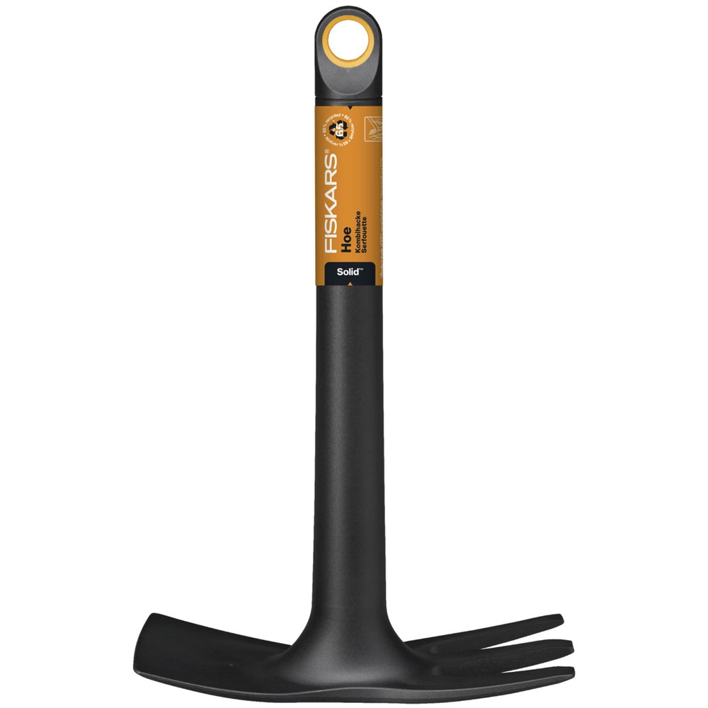 Motyczka mała Solid Fiskars z etykietą producenta na białym tle