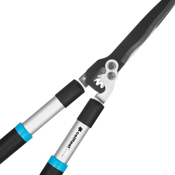 Mechanizm z przekładnią w nożycach ogrodowych Cellfast CELLPRO, zbliżenie na białym tle