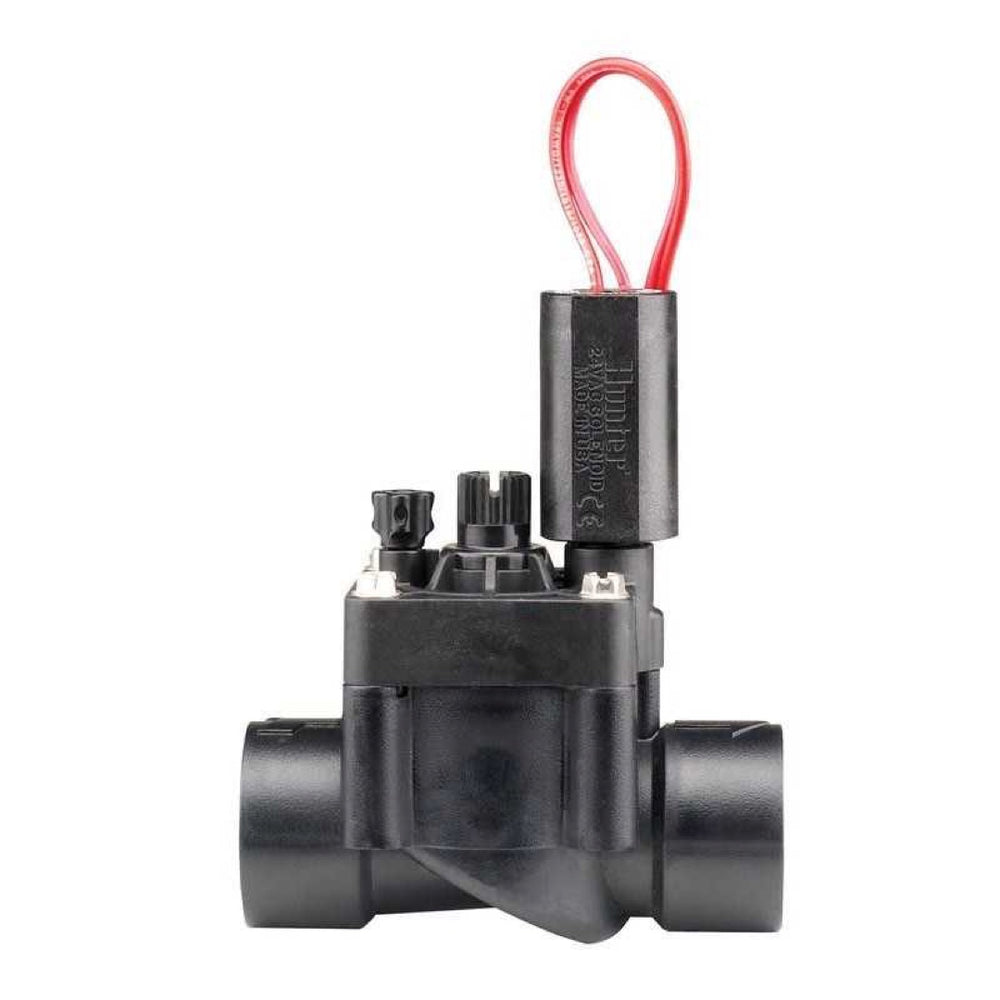 Czarny elektrozawór Hunter PGV-101-B 1 cal z cewką i regulatorem przepływu na białym tle
