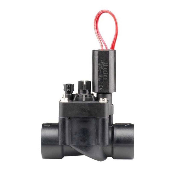Czarny elektrozawór Hunter PGV-101-B 1 cal z cewką i regulatorem przepływu na białym tle