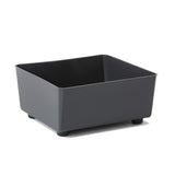 Antracytowa skrzynka Saga Lamela z recyklingu 28,5 x 28,5 cm na białym tle
