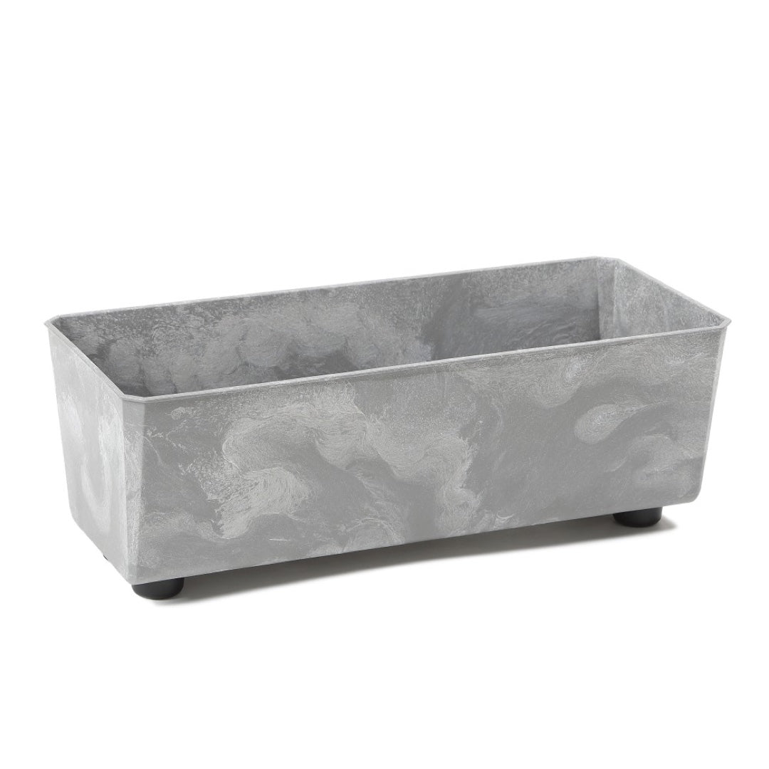 Skrzynka Saga Lamela z efektem szarego betonu 37,5 x 17 cm na białym tle