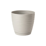 Doniczka Sahara Petit okrągła 13 cm z podstawką Form-Plastic w kolorze jasnoszarym na białym tle