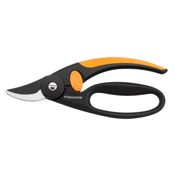 Sekator nożycowy P44 Fingerloop Fiskars z dużą pętlą na palce na białym tle