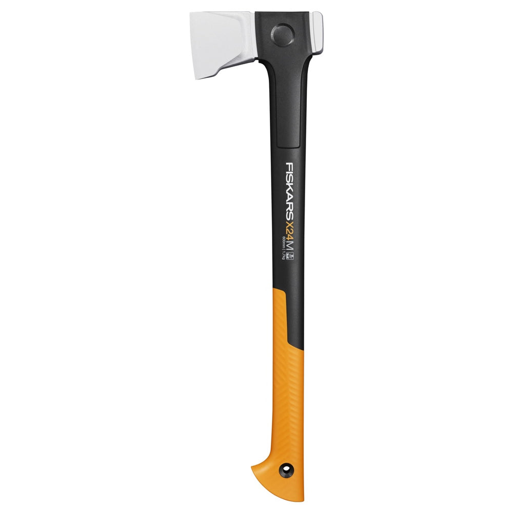 Siekiera rozłupująca X24 X-series Fiskars z czarno-pomarańczową rękojeścią na białym tle