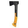 Siekierka uniwersalna X14 X-series Fiskars z czarno-pomarańczową rękojeścią na białym tle