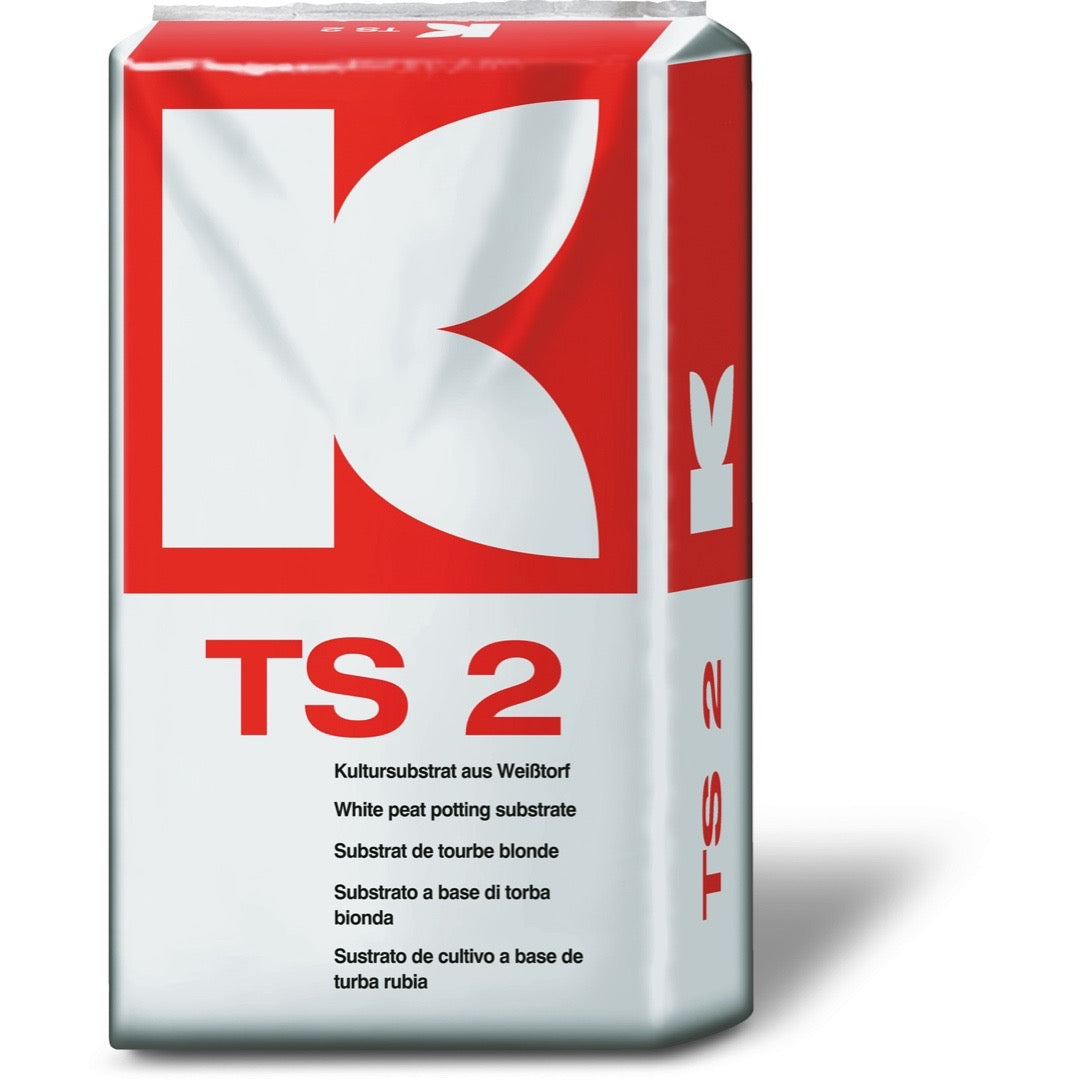 Worek substratu torfowego Klasmann TS 2 z czerwonym logo K na białym tle