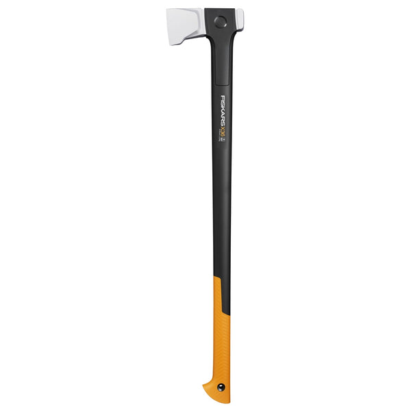 Siekiera rozłupująca X36 X-series Fiskars z czarno-pomarańczową rękojeścią na białym tle