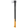 Siekiera rozłupująca X36 X-series Fiskars z czarno-pomarańczową rękojeścią na białym tle